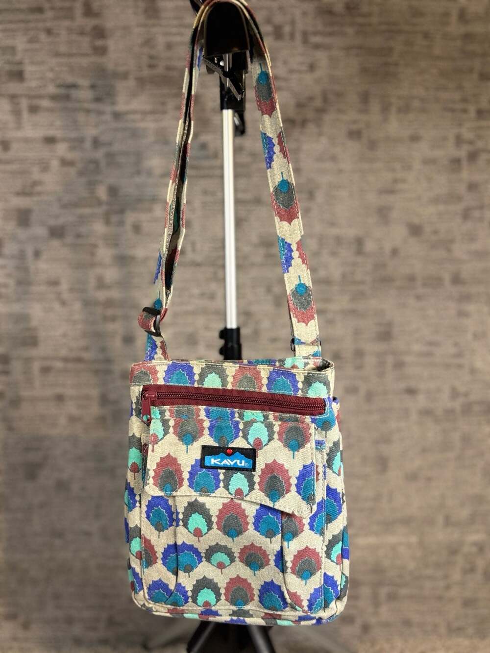 KAVU Keeper Crossbody Bag in Holly Leaf Pattern